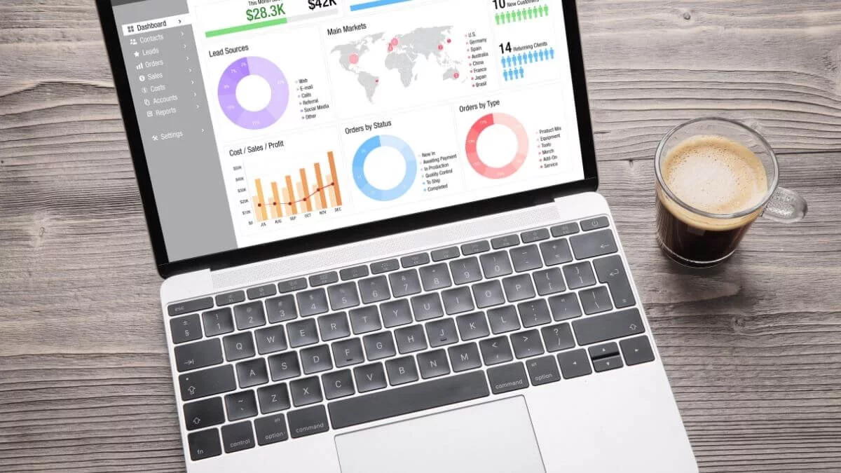 How to Run a Successful Webinar – Key Tips for Engaging Your Audience Webinar presenter explaining data to remote attendees on screen during online event