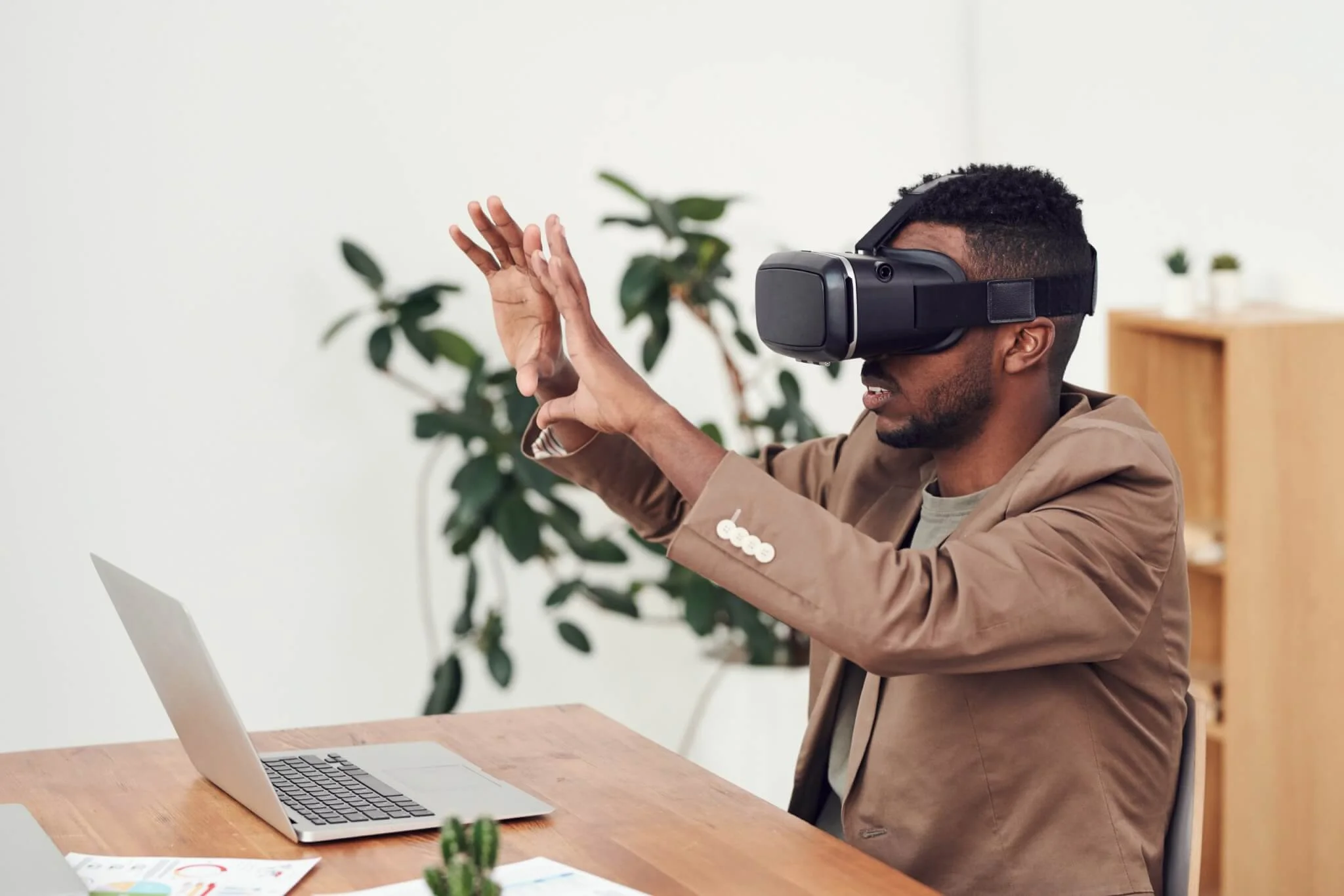 Transform online learning with VR and AR: Increased engagement and knowledge retention. Build immersive training experiences with VR and AR.