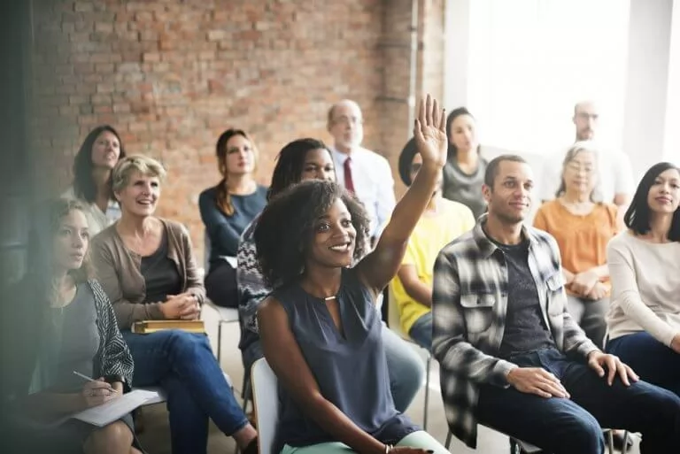 zalety konferencji na żywo