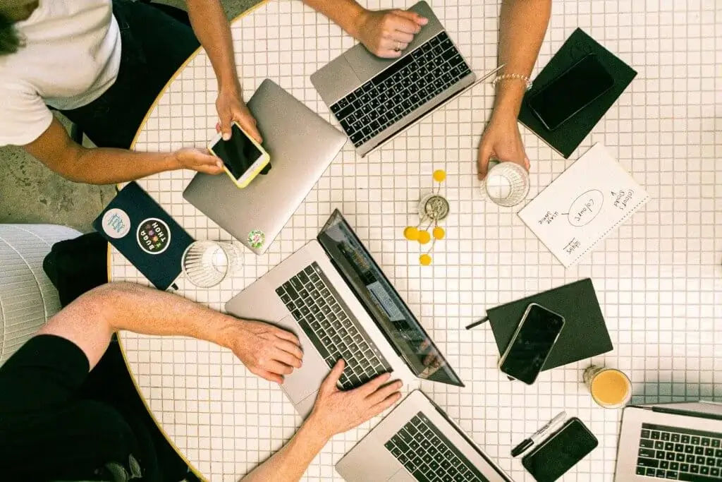 Правильний час та дата вебінару Дата та час вебінарів