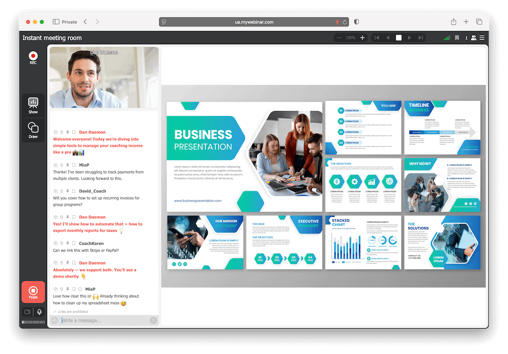 Coach moderiert ein professionelles Live-Webinar mit Chatfenster und Teilnehmerreaktionen
