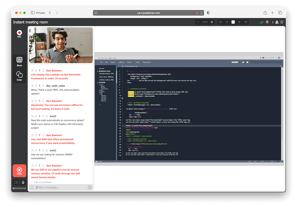 Entwickler präsentiert Live-Coding während eines technischen Webinars