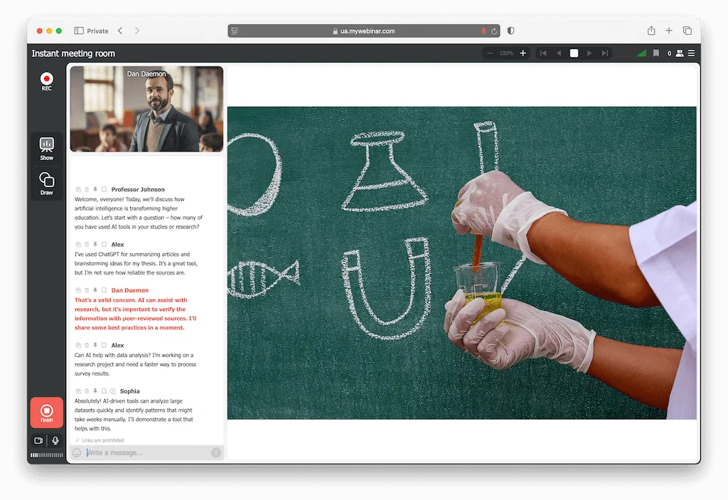 Webinario universitario en línea - profesor impartiendo una clase remota a estudiantes