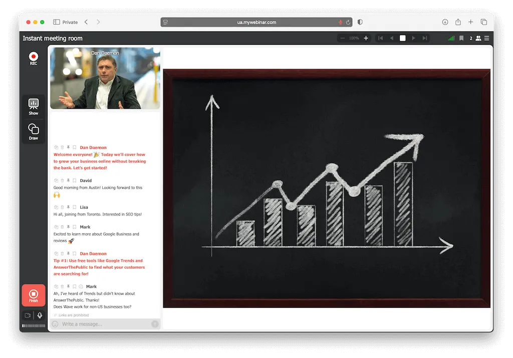 Une équipe de petite entreprise animant un webinaire en direct pour promouvoir ses services