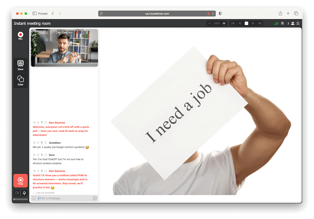 Карʼєрний консультант проводить вебінар з темами резюме, LinkedIn та підготовки до співбесіди